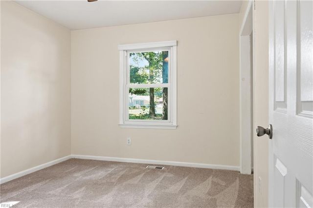 34 Little Florida RD, Poquoson, VA 23662