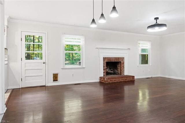 34 Little Florida RD, Poquoson, VA 23662