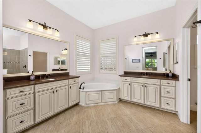 27400 HOLE IN ONE PLACE, Englewood, FL 34223