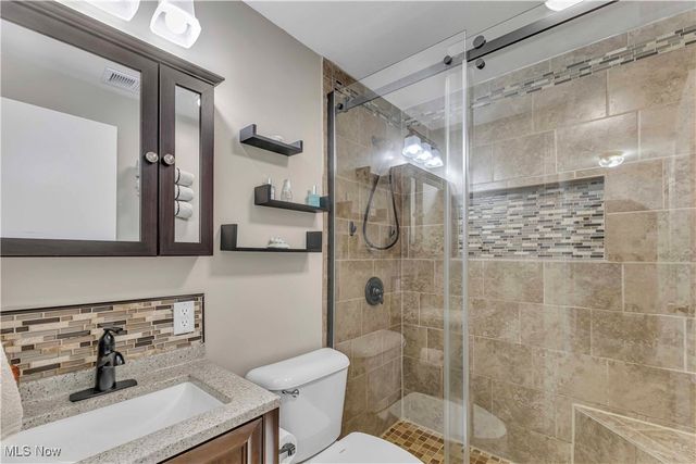 12104 Alton Drive, Grafton, OH 44044