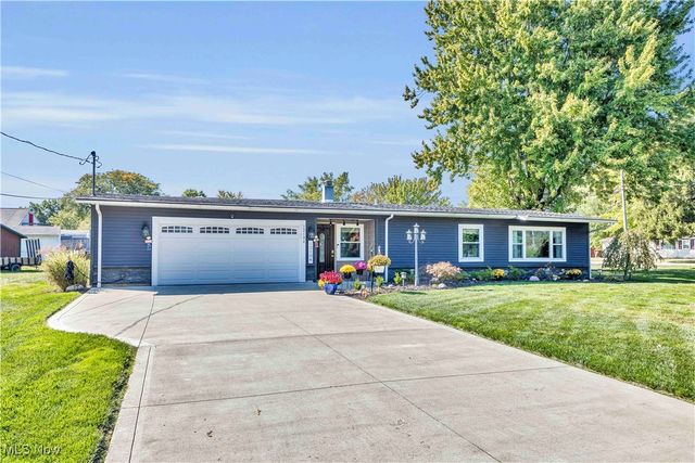 12104 Alton Drive, Grafton, OH 44044