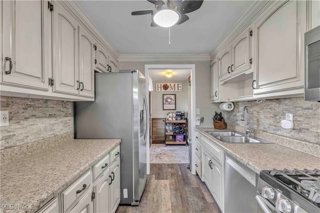 12104 Alton Drive, Grafton, OH 44044