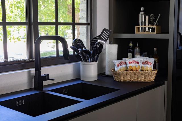 2500 Bayview Dr, Fort Lauderdale, FL 33305