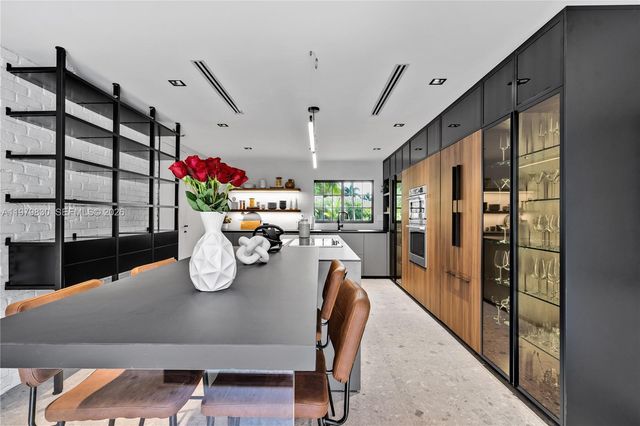 2500 Bayview Dr, Fort Lauderdale, FL 33305