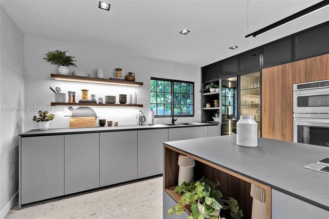 2500 Bayview Dr, Fort Lauderdale, FL 33305