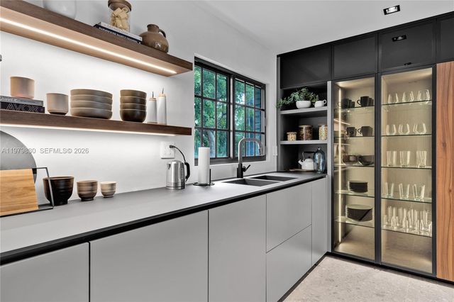 2500 Bayview Dr, Fort Lauderdale, FL 33305