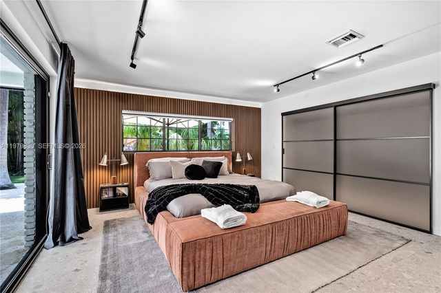 2500 Bayview Dr, Fort Lauderdale, FL 33305