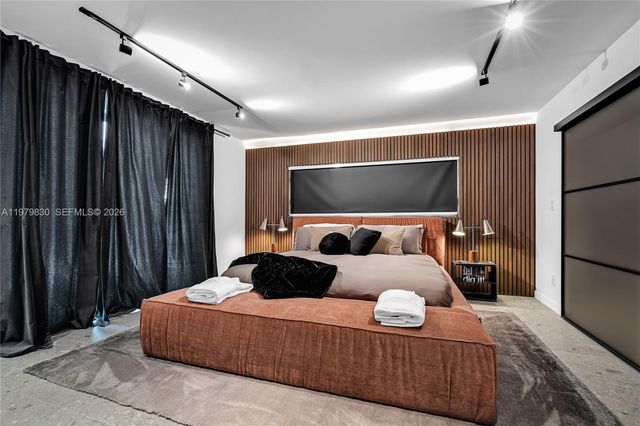 2500 Bayview Dr, Fort Lauderdale, FL 33305