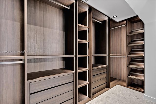 2500 Bayview Dr, Fort Lauderdale, FL 33305