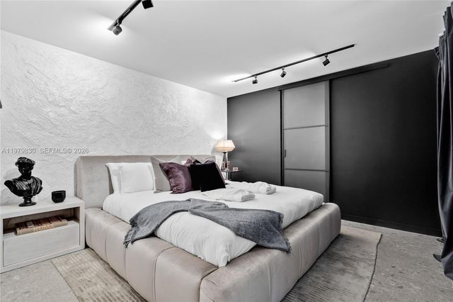 2500 Bayview Dr, Fort Lauderdale, FL 33305