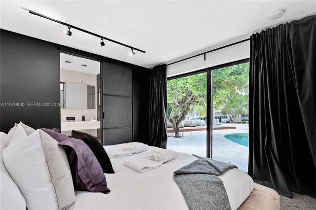 2500 Bayview Dr, Fort Lauderdale, FL 33305