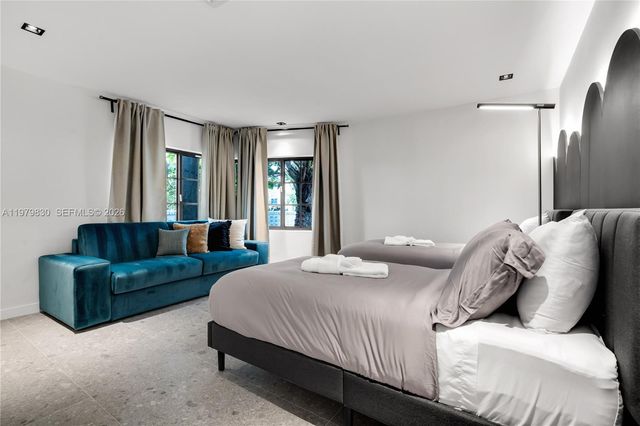 2500 Bayview Dr, Fort Lauderdale, FL 33305