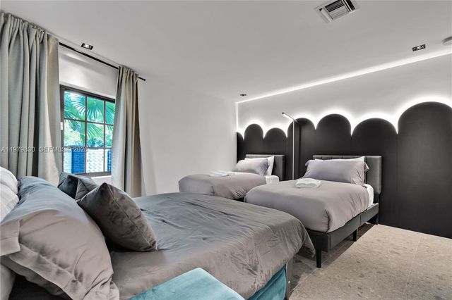 2500 Bayview Dr, Fort Lauderdale, FL 33305