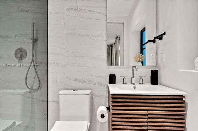 2500 Bayview Dr, Fort Lauderdale, FL 33305