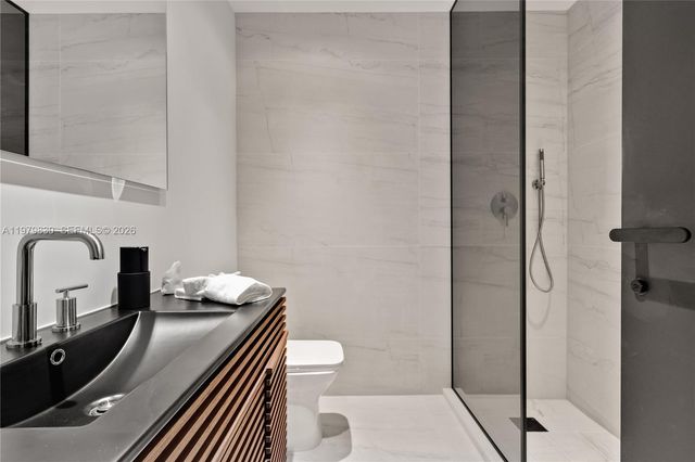 2500 Bayview Dr, Fort Lauderdale, FL 33305