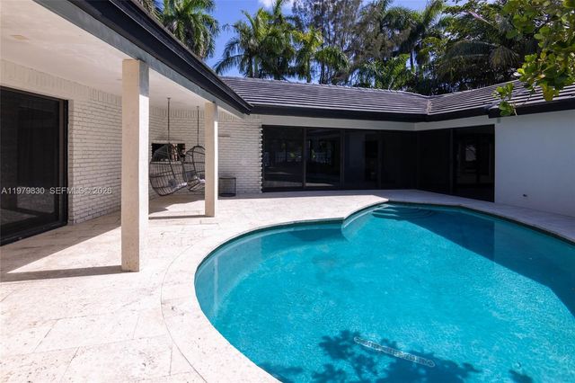 2500 Bayview Dr, Fort Lauderdale, FL 33305