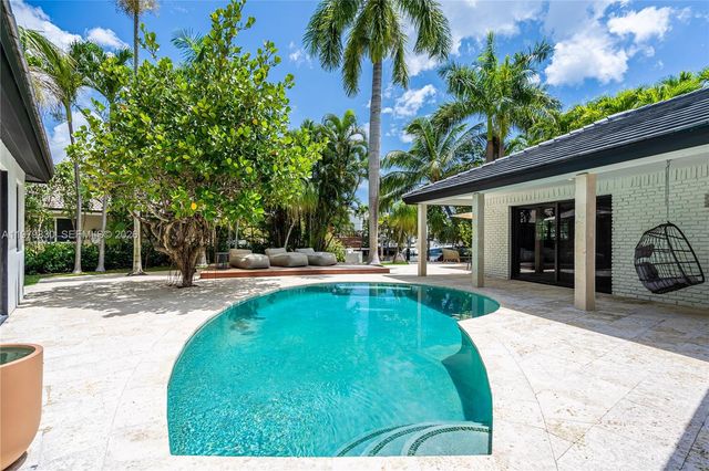 2500 Bayview Dr, Fort Lauderdale, FL 33305