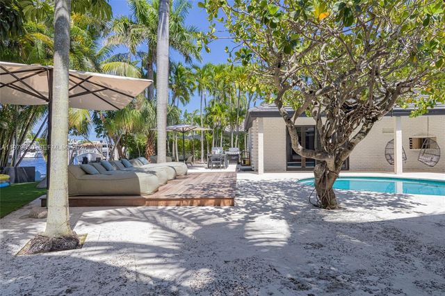 2500 Bayview Dr, Fort Lauderdale, FL 33305