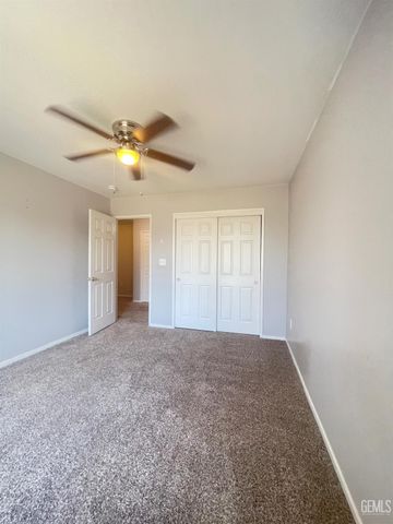 10601 Pleasant Valley Drive, Bakersfield, CA 93311