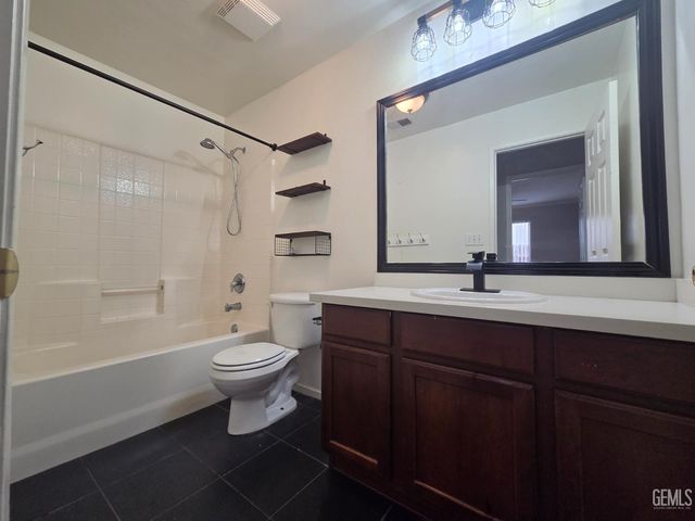 10601 Pleasant Valley Drive, Bakersfield, CA 93311