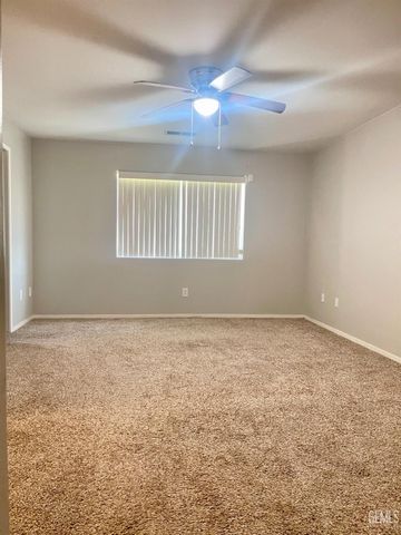 10601 Pleasant Valley Drive, Bakersfield, CA 93311