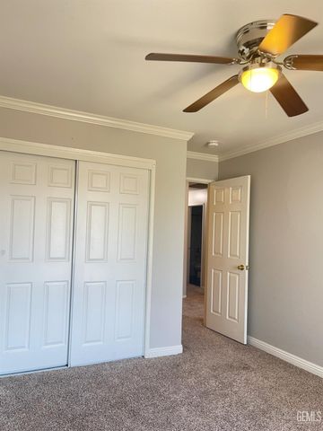 10601 Pleasant Valley Drive, Bakersfield, CA 93311
