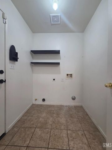 10601 Pleasant Valley Drive, Bakersfield, CA 93311