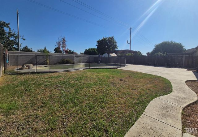 10601 Pleasant Valley Drive, Bakersfield, CA 93311