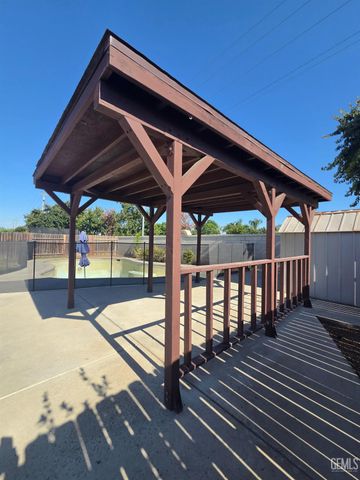10601 Pleasant Valley Drive, Bakersfield, CA 93311