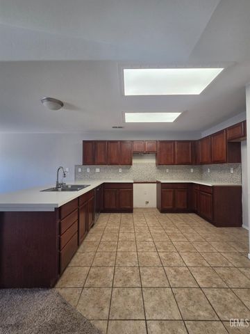 10601 Pleasant Valley Drive, Bakersfield, CA 93311