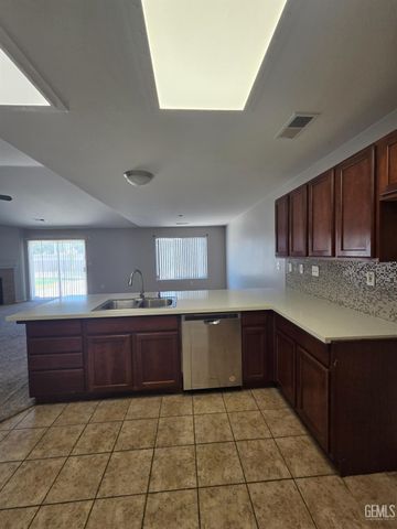 10601 Pleasant Valley Drive, Bakersfield, CA 93311