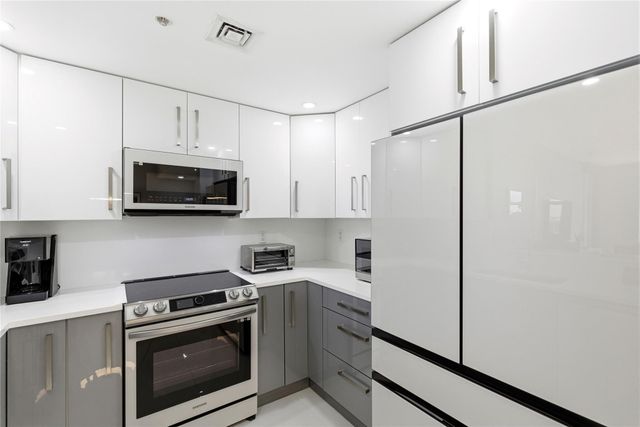 511 SE 5th Avenue 1811, Fort Lauderdale, FL 33301