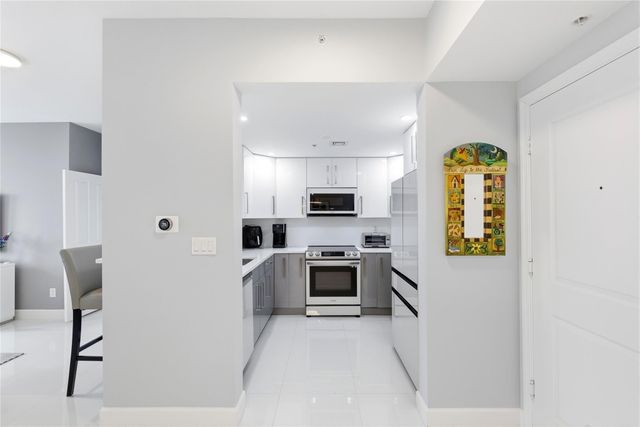 511 SE 5th Avenue 1811, Fort Lauderdale, FL 33301