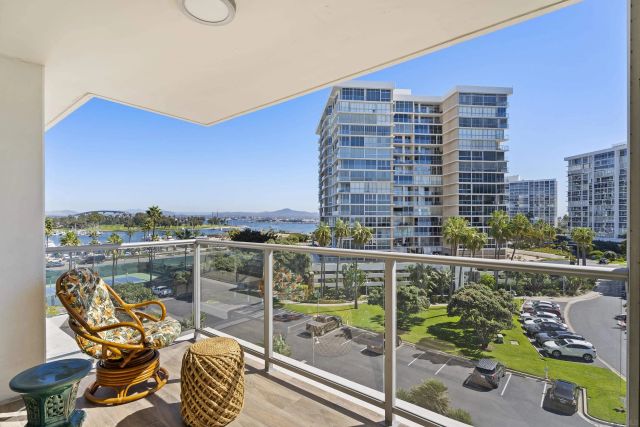 1730 Avenida Del Mundo 402, Coronado, CA 92118