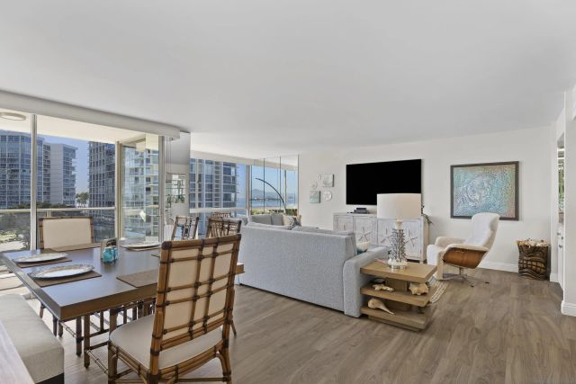 1730 Avenida Del Mundo 402, Coronado, CA 92118