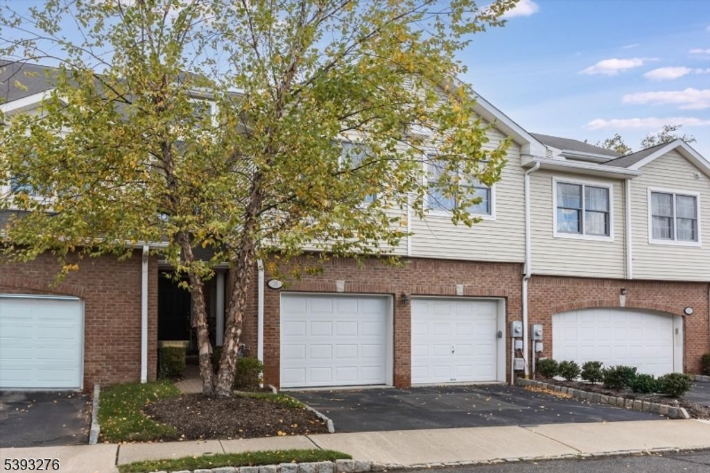 35 Waldeck Ct, West Orange Twp., NJ 07052