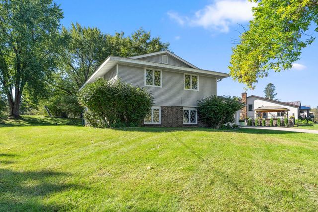 8989 Lake Jane Trail N, Lake Elmo, MN 55042