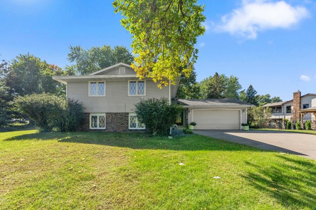 8989 Lake Jane Trail N, Lake Elmo, MN 55042