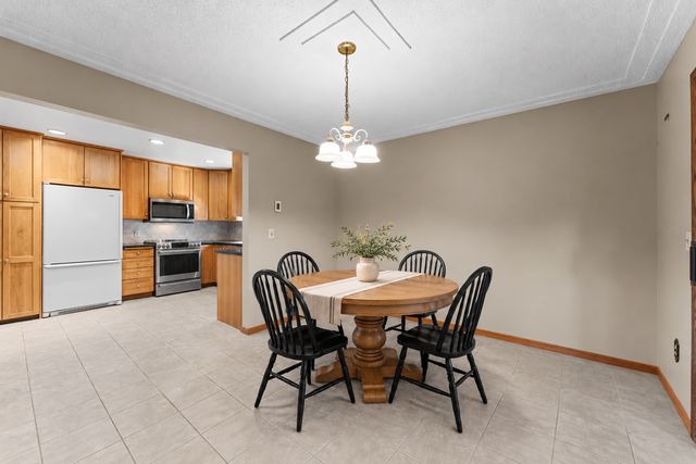 8989 Lake Jane Trail N, Lake Elmo, MN 55042