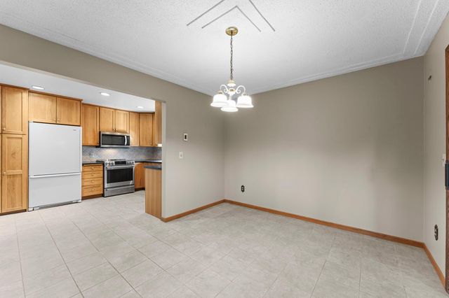 8989 Lake Jane Trail N, Lake Elmo, MN 55042