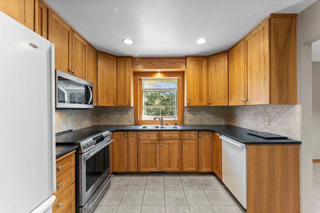 8989 Lake Jane Trail N, Lake Elmo, MN 55042