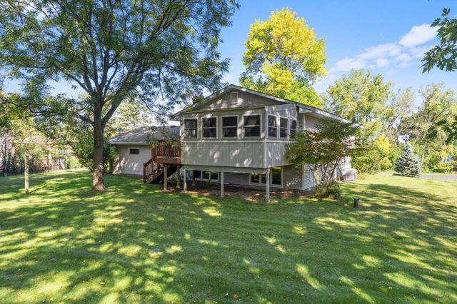 8989 Lake Jane Trail N, Lake Elmo, MN 55042