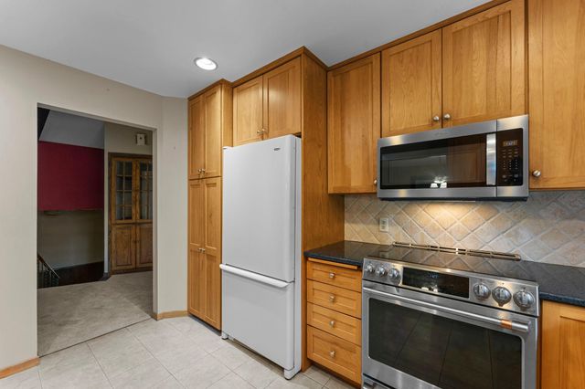 8989 Lake Jane Trail N, Lake Elmo, MN 55042