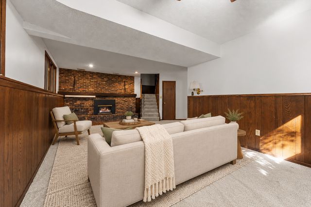 8989 Lake Jane Trail N, Lake Elmo, MN 55042