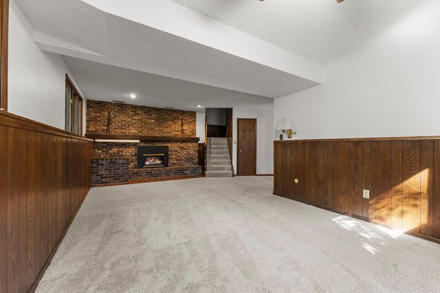 8989 Lake Jane Trail N, Lake Elmo, MN 55042