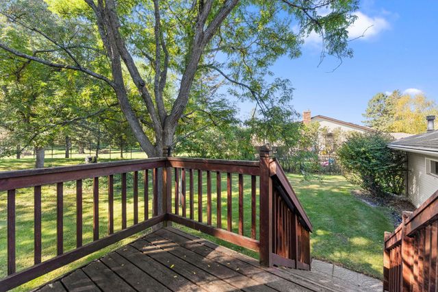 8989 Lake Jane Trail N, Lake Elmo, MN 55042