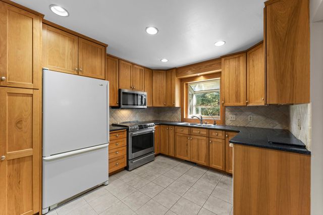 8989 Lake Jane Trail N, Lake Elmo, MN 55042