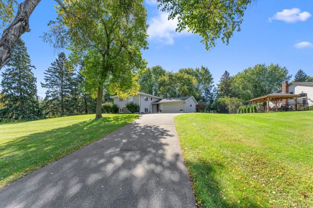 8989 Lake Jane Trail N, Lake Elmo, MN 55042
