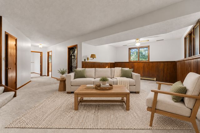 8989 Lake Jane Trail N, Lake Elmo, MN 55042