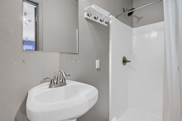 123 Pontiac Drive, Lake Kiowa, TX 76240
